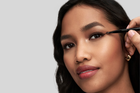 COMPLIMENTARY SERVICES EYE, LIP, COMPLEXION